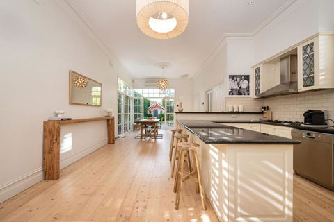Timeless Gem In Malvern East - Hervey Bay Accommodation 2