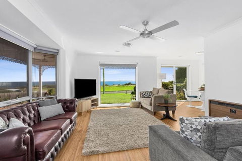 WATERFRONT - BAY VIEWS - Edgewater Springs - Tourism Hervey Bay 0