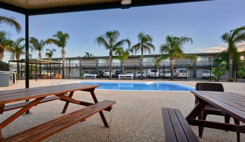 Westland Hotel Motel - Tourism Hervey Bay 2