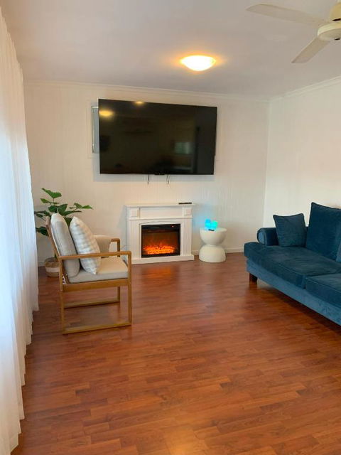 Whale\'s Tail Cabin At Hervey Bay - Hervey Bay Accommodation 2