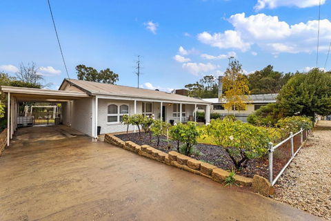 White On Wright Clare - Hervey Bay Accommodation 0