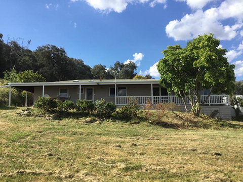 Yackandandah Farm Homestead - Hervey Bay Accommodation 1