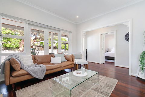 Guildford Cottage By Swan Bnb Management - Hervey Bay Accommodation 1