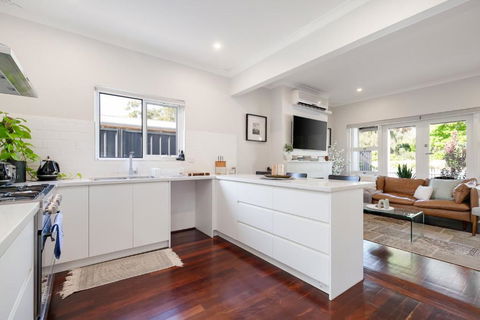 Guildford Cottage By Swan Bnb Management - Hervey Bay Accommodation 2