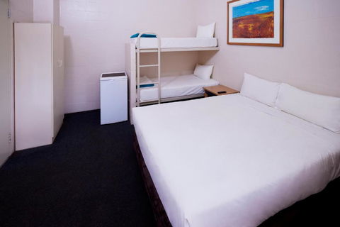 Outback Lodge - Hervey Bay Accommodation 2