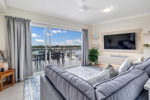 Quintessential Cullen Bay Cool - Hervey Bay Accommodation 1