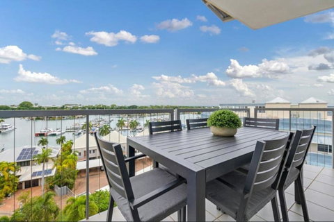 Quintessential Cullen Bay Cool - Hervey Bay Accommodation 2