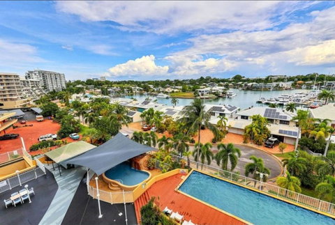 Quintessential Cullen Bay Cool - Hervey Bay Accommodation 3