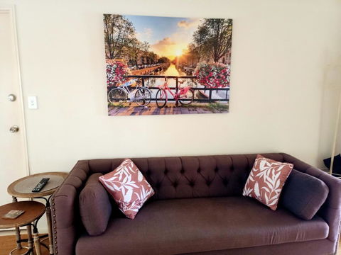 Tingalpa Townhouse Treat - Hervey Bay Accommodation 2