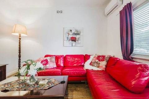 Yarraville Garden Large Home With Yard And Parking - Hervey Bay Accommodation 0