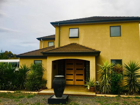 Yes Home - Hervey Bay Accommodation 2