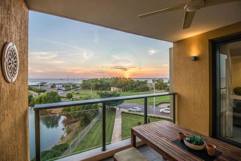 ZEN BY THE OCEAN - 1-BR Executive Biz Retreat - Hervey Bay Accommodation 0