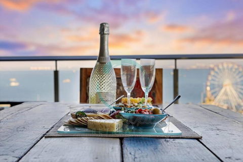 ZEN POINT PENTHOUSE 3-BR Executive W/front Retreat - Hervey Bay Accommodation 0