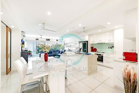 ZEN Tree Blossom: 3-BR Luxury Apt Near Waterfront - Hervey Bay Accommodation 0