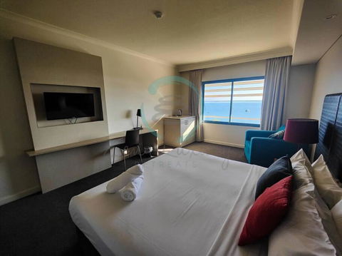 ZEN88 ESPLANADE: Hotel Suite W/ Ocean/Sunset Views - Hervey Bay Accommodation 0