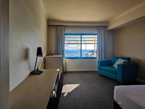 ZEN88 ESPLANADE: Hotel Suite W/ Ocean/Sunset Views - Hervey Bay Accommodation 3