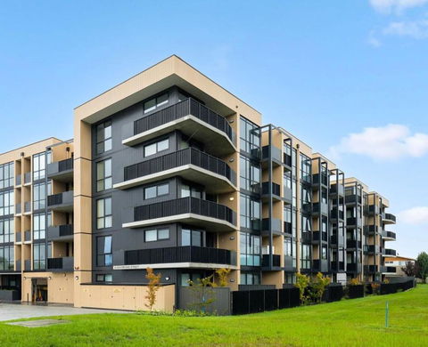 ZMITH Apartment - BROOKE, - Near AIS, GIO Stadium, UC, & Nth - Canberra Hospital - Hervey Bay Accommodation 1