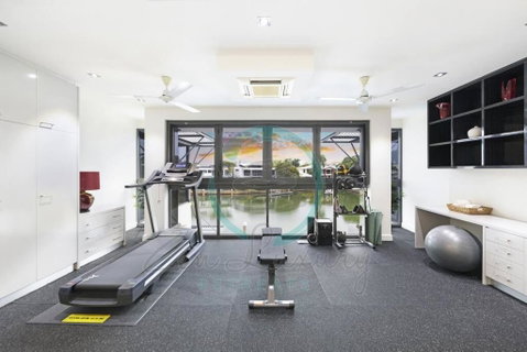 ZenLux: 4BR Bayview Mansion Infinity Pool + Cinema - Hervey Bay Accommodation 2