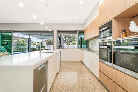 ZenLux Massive 5-BR Holiday Home - Pool - BBQ - Hervey Bay Accommodation 1