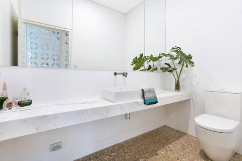 ZenLux Massive 5-BR Holiday Home - Pool - BBQ - Hervey Bay Accommodation 3