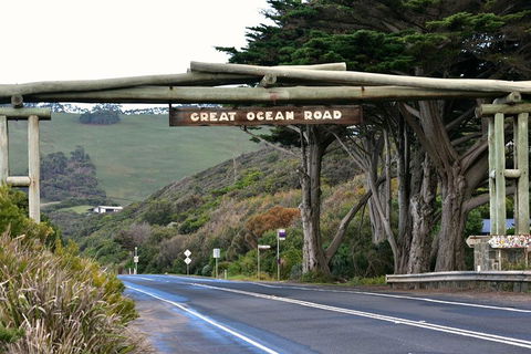 Small-Group Great Ocean Road And Twelve Apostles Full-Day Tour - Tourism Hervey Bay 0