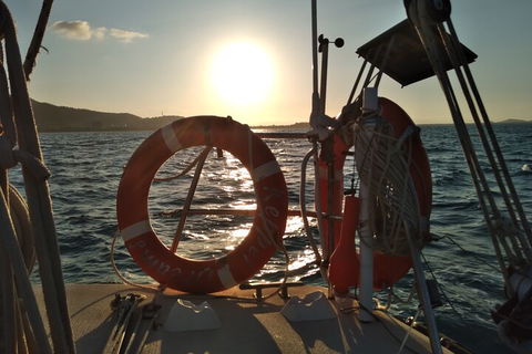Townsville Small Group Early Morning Sailing Cruise Boat Tour Charter Hire - Hervey Bay Accommodation 0