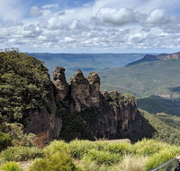 Blue Mountains Private Tour - wild kangaroos waterfalls and The Three Sisters - Hervey Bay Accommodation